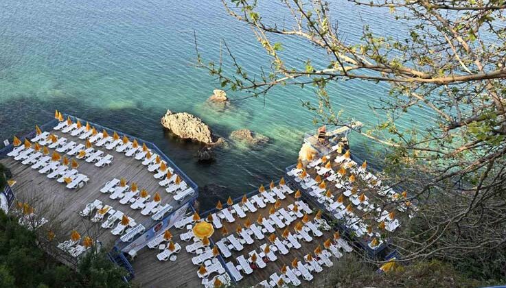 Muratpaşa’nın ünlü plajı sezonu yine ücretsiz açtı