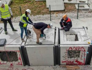 AFAD, Antalya’da oluşturulan temsili enkaz alanında gönüllü arama kurtarma ekibi yetiştiriyor