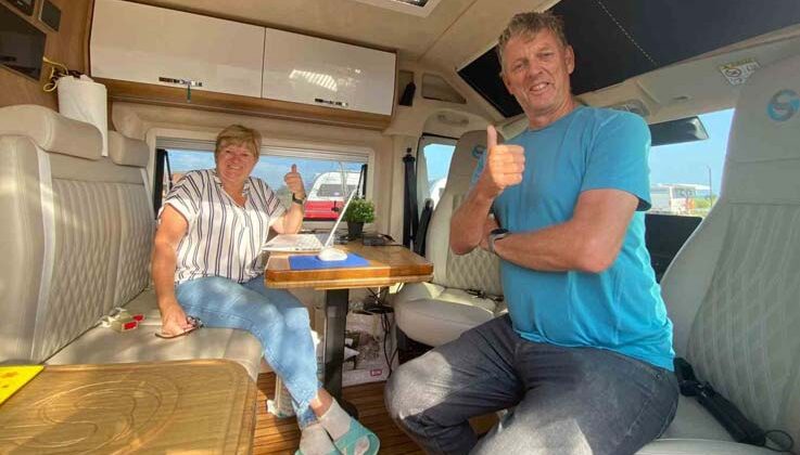 Hollandalı çift, evlerini satıp aldıkları karavanla 5 yıldır Türkiye’de yaşıyor
