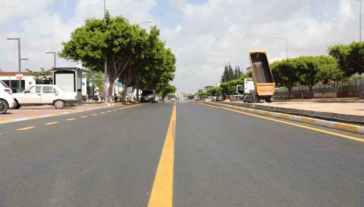 Büyükşehir’den Seyhan Caddesi’ne sıcak asfalt