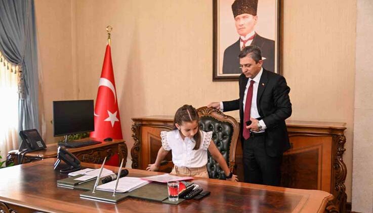 Antalya’nın çocuk valisi makamı devraldı