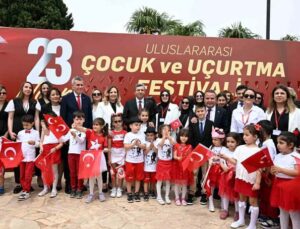Dünya çocukları Antalya’dan barış mesajı verdi