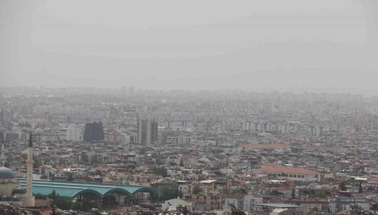 Antalya’nın deniz manzarasına çöl tozu perdesi