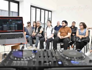 Muratpaşa’da DJ’lik kursuna yoğun ilgi