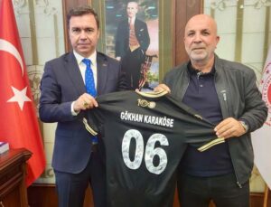 Ankara Cumhuriyet Başsavcısı Karaköse’ye Alanyaspor forması