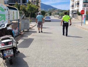 Hafif ticari araç ile motosiklet çarpıştı: 2 yaralı