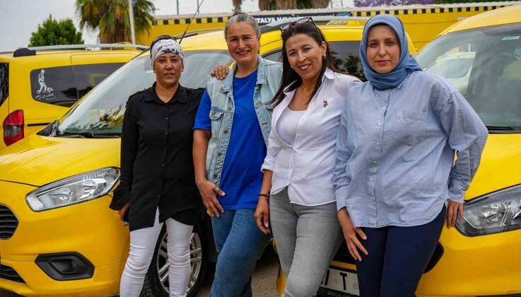 Antalya Havalimanı taksi durağının anne şoförleri