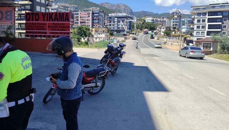 Alanya’da 5 motosiklet trafikten men edildi