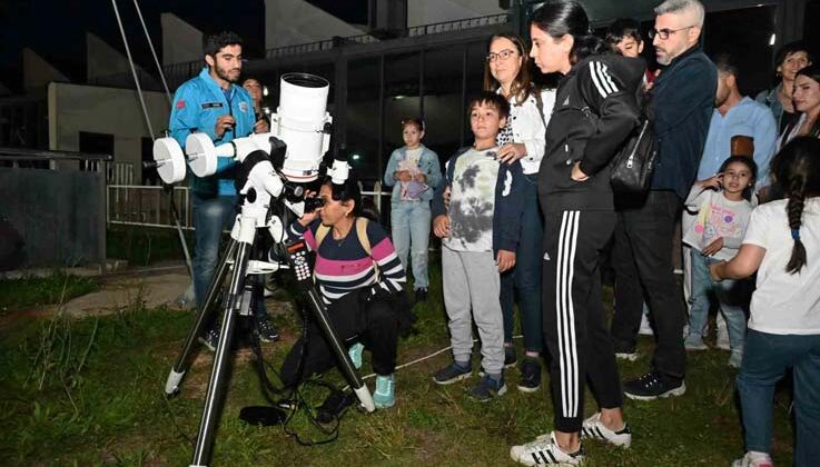 Antalya, Bilim Merkezi’nden dünyanın uydusunu gözlemledi