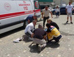 Otomobilin arka tamponuna çarpan motosiklet sürüklendi: O anlar kamerada