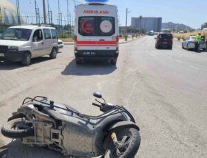 Otomobil ile motosiklet çarpıştı: 1 yaralı