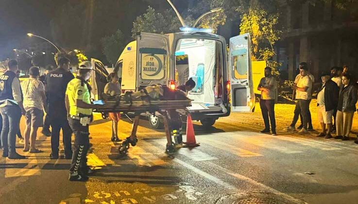 Yolun karşısına geçerken motosikletin çarptığı yaşlı kadın yaralandı