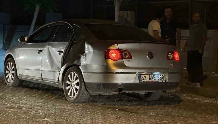 Çöp atmak için araçtan inen kadına otomobil çarpıp kaçtı