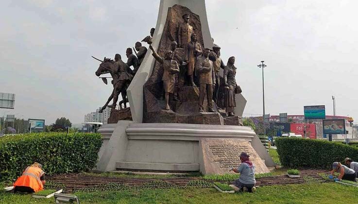 Antalya yazlık çiçeklerle rengarenk olacak
