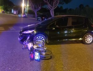 Motosiklet otomobile çarptı: 1 yaralı