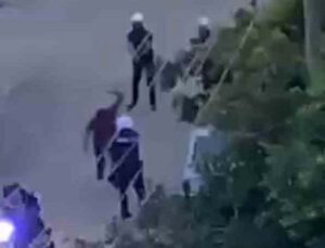 Polis ekiplerine bıçakla saldıran şahıs bacağından vurularak etkisiz hale getirildi