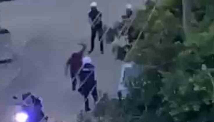Polis ekiplerine bıçakla saldıran şahıs bacağından vurularak etkisiz hale getirildi