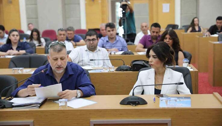 Antalya’nın 19 ilçe belediyesiyle sahipsiz hayvanların geleceği konuşuldu