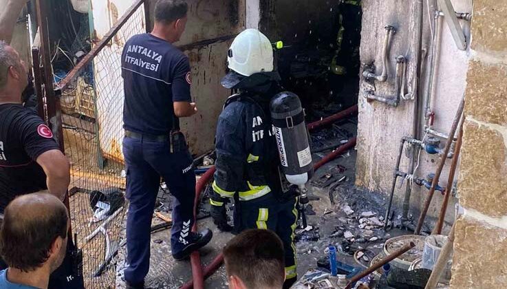 Depoda çıkan yangın eve sıçrar sıçramaz söndürüldü