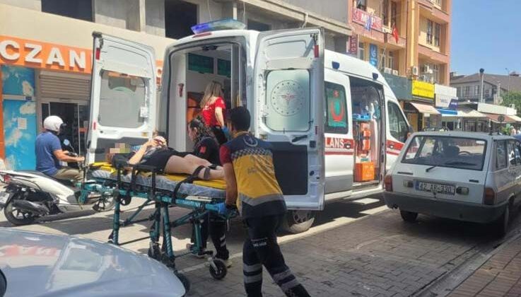 Direksiyon hakimiyetini kaybeden motosiklet sürücüsü yaralandı