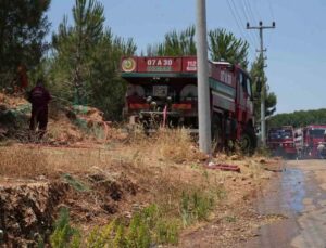 Antalya’da çıkan orman yangını ekipler ve vatandaş işbirliğiyle söndürüldü