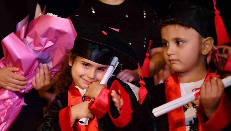 Konyaaltı kreşlerindeki minikler kep fırlattı