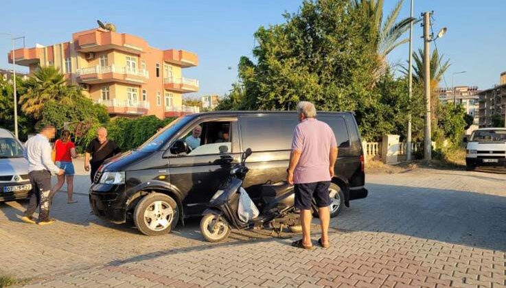 Minibüs ile motosiklet çapıştı: 1 yaralı