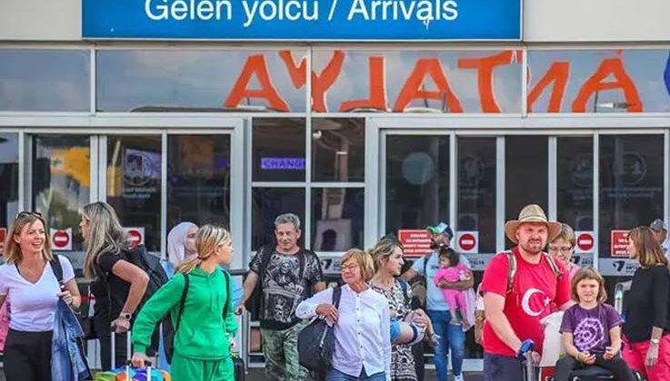 Antalya Havalimanı yolcu trafiği 10 milyona yaklaştı