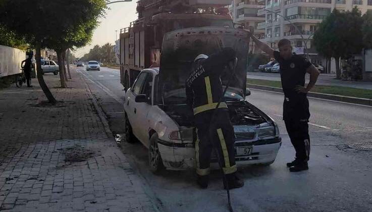 Seyir halendeyken yanan otomobil söndürüldü