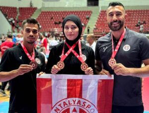 Antalyasporlu boksörler, Konya’da 4 madalya kazandı