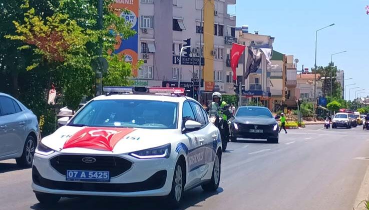 Polis, Jandarma ve Sahil Güvenlik’ten 15 Temmuz korteji