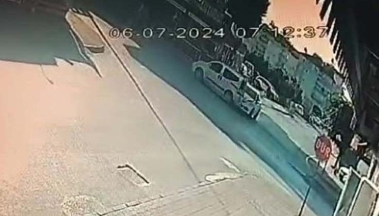 Otomobil sürücüsünün dikkatsizliği faciaya neden oluyordu