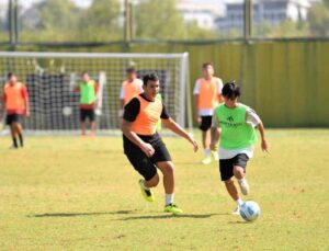Konyaaltı’nda çocuklar spor yaparak hayatı öğreniyor