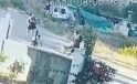 Taş attığı köpek zinciri kırarak dehşeti yaşattı