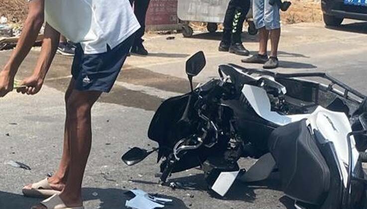 Antalya’da kamyonet ile çarpışan motosikletin genç sürücüsü hayatını kaybetti