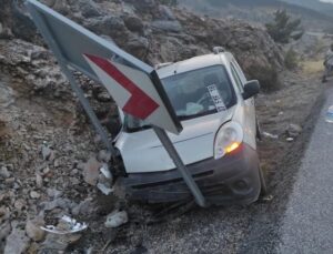 Antalya’da trafik kazası: 2 yaralı