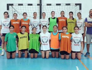 Kepez’in hentbolcuları 1. Lig’e hazırlanıyor