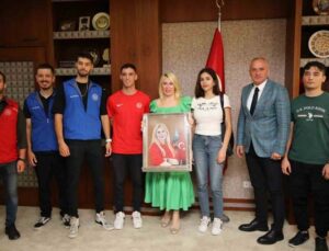 Rektör Özkan, olimpiyat madalyalı sporcuyu ağırladı