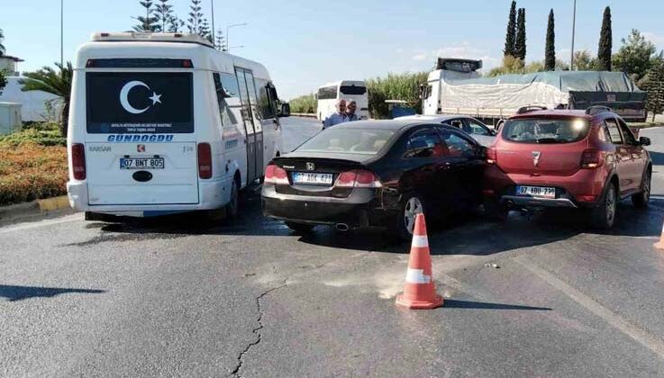 İki otomobil çarpıştı, şans eseri kimsenin burnu bile kanamadı
