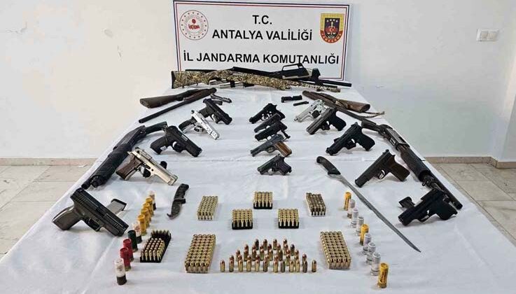 Antalya’da jandarmadan eş zamanlı silah operasyonu