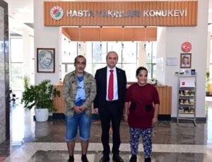 Kepez Belediyesi, çocukları yoğun bakımdayken sokakta kalan olan aileyi konukevine yerleştirdi