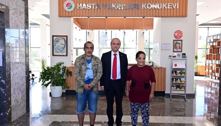Kepez Belediyesi, çocukları yoğun bakımdayken sokakta kalan olan aileyi konukevine yerleştirdi