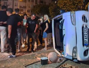 Ticari taksi ile minibüs çarpıştı, ortalık savaş alanına döndü