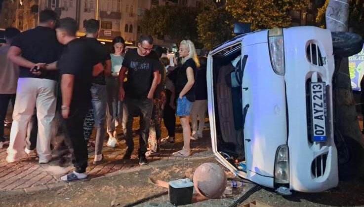 Ticari taksi ile minibüs çarpıştı, ortalık savaş alanına döndü
