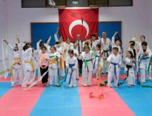 Kemer Belediye karate takımı kuşak atladı