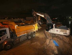 Kepez’den Düden Çayı’na dolgu operasyonu