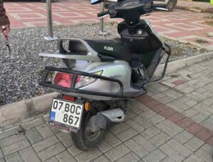 Motosikletle hafif ticari araç çarpıştı: 1 yaralı