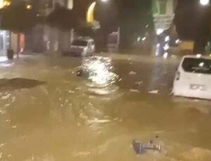 Serik’te sağanak etkili oldu, yollar göle döndü, iş yerlerini su bastı