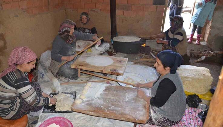 Antalyalı ev hanımları, asırlık geleneklerini yaşatıyorlar