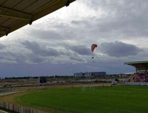 Manavgat Stadı’nda paramotor gösterisi